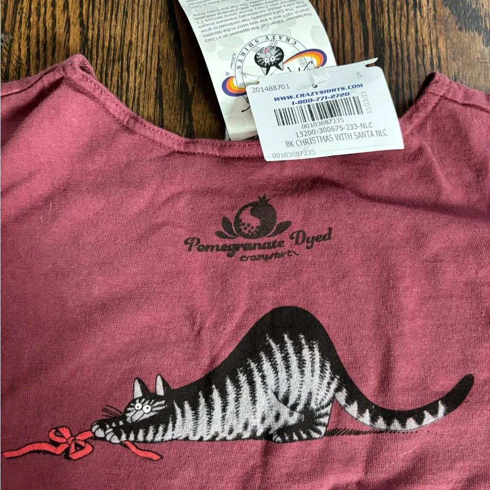 Burgundy Cat Christmas T-Shirt - Picture 3 of 3